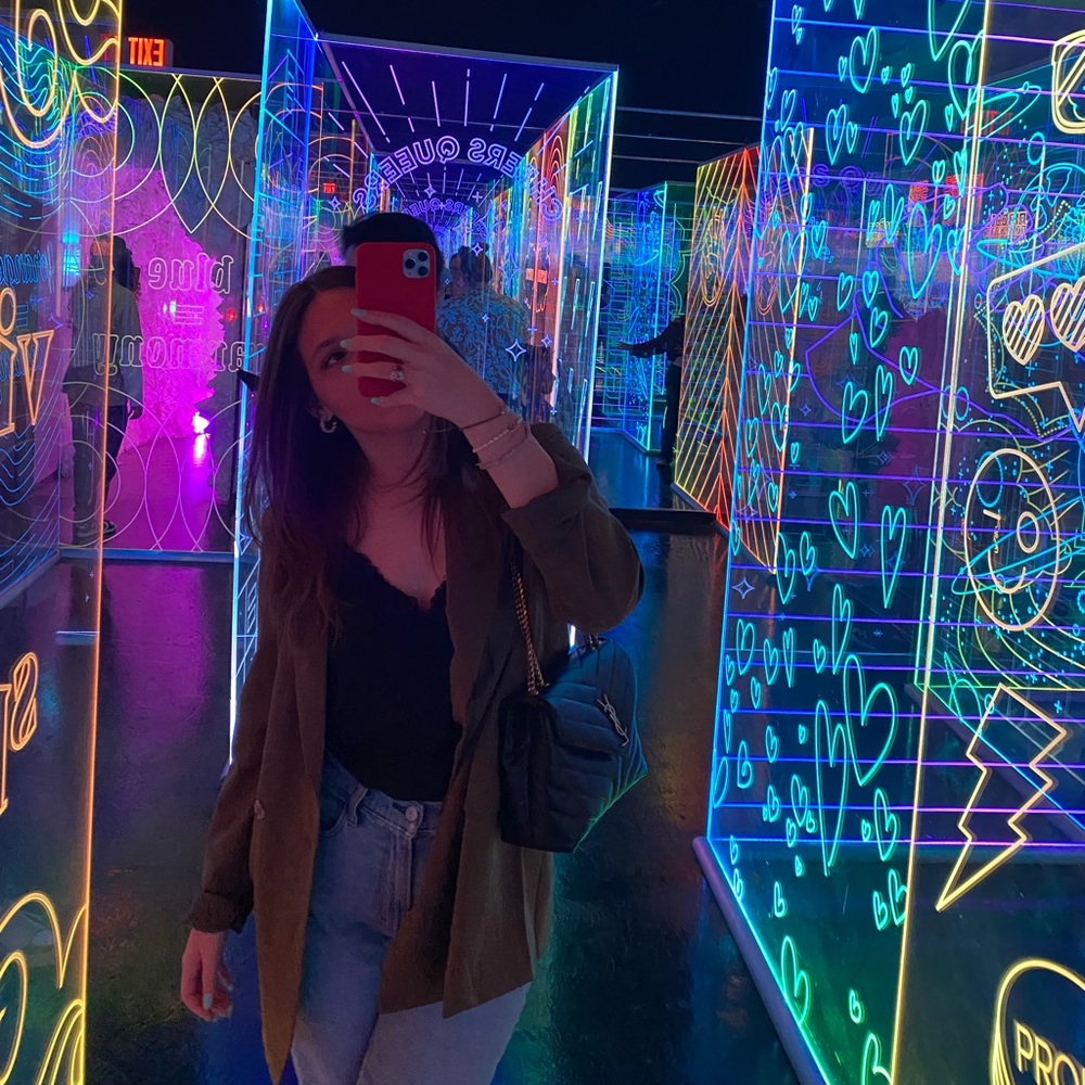 Meet your Posher, Olivia